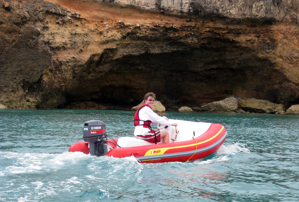 Anguilla caves